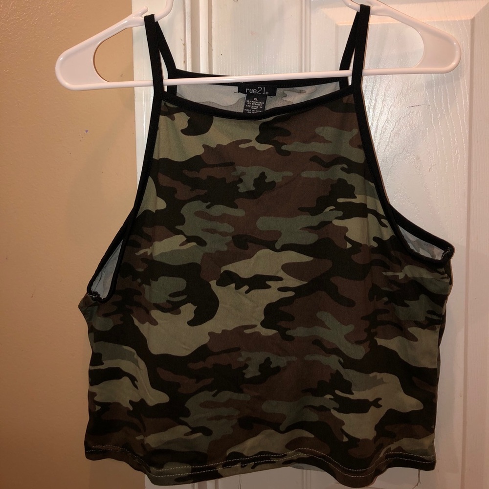 Camo crop top 🖤!